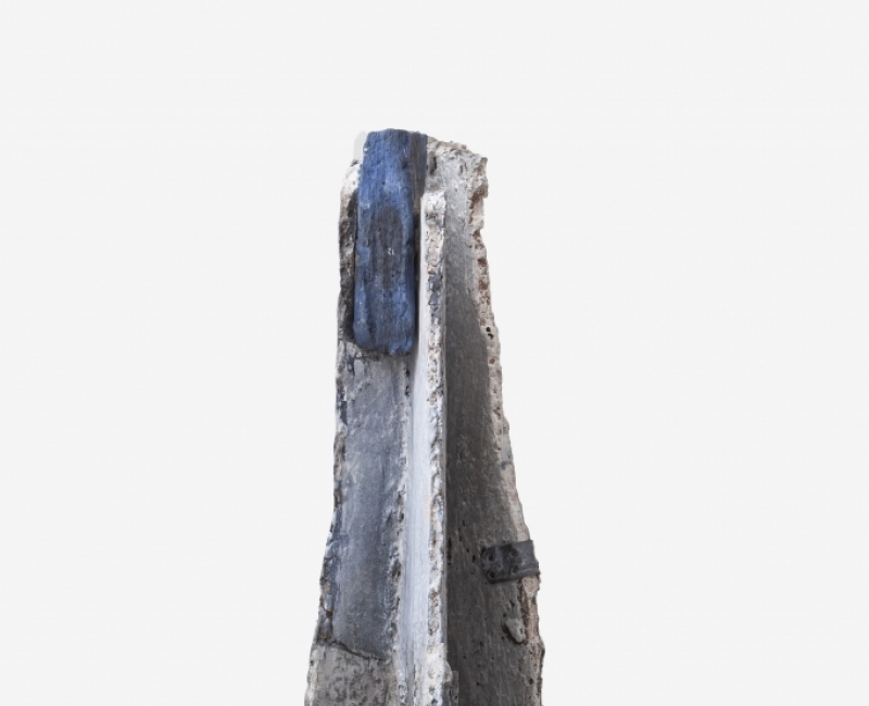 LOB-21003	Grande sculpture avec pierre bleue